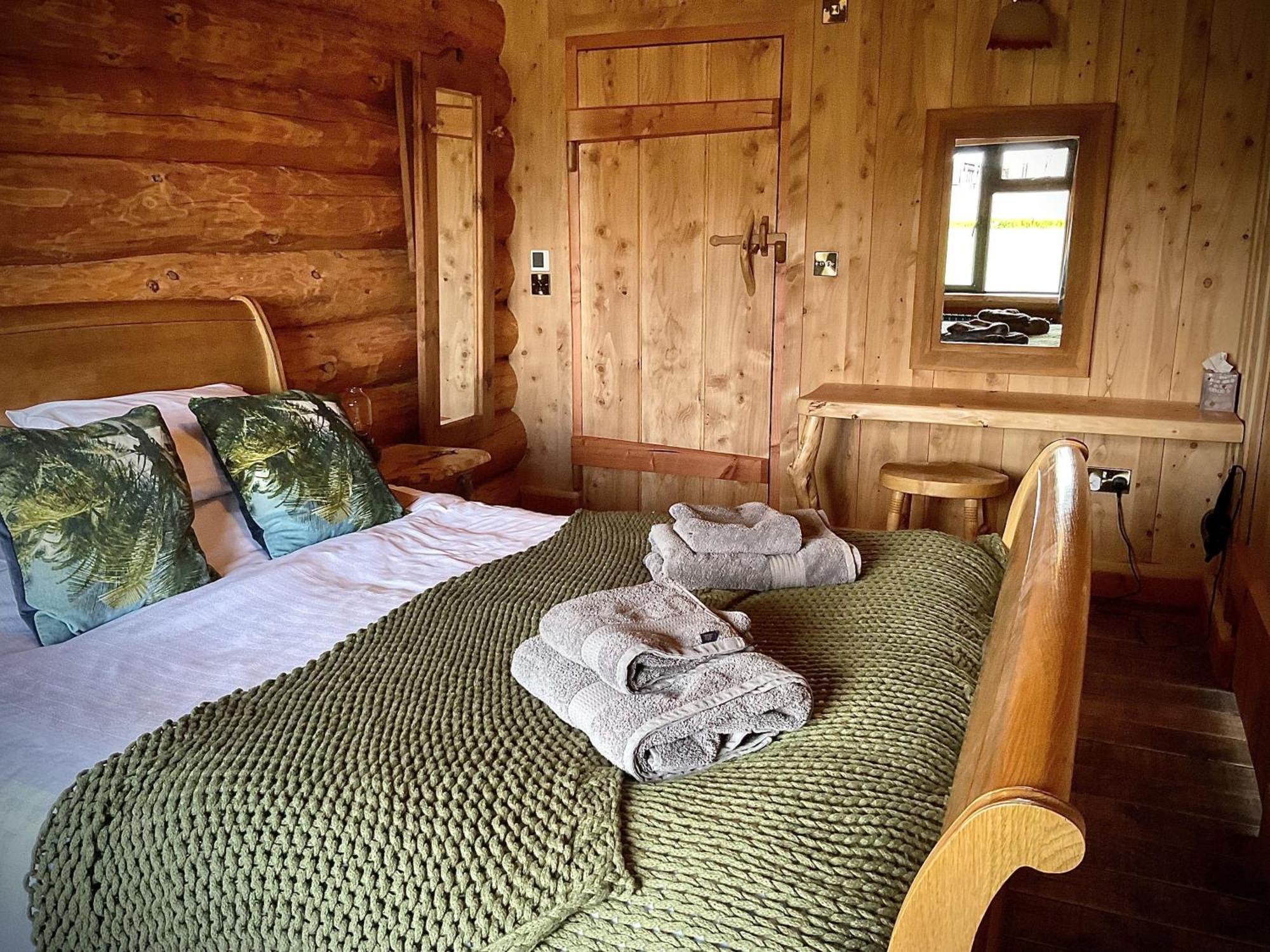 Rowan - Tedstone Log Cabins Бром'ярд Екстер'єр фото